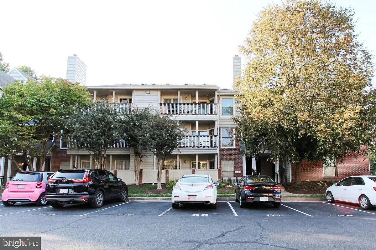 Building Photo - 3916 Penderview Dr #436