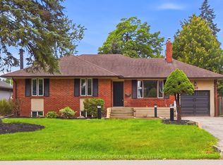 2068 Stewart Cres, Mississauga, ON L4Y 1C5