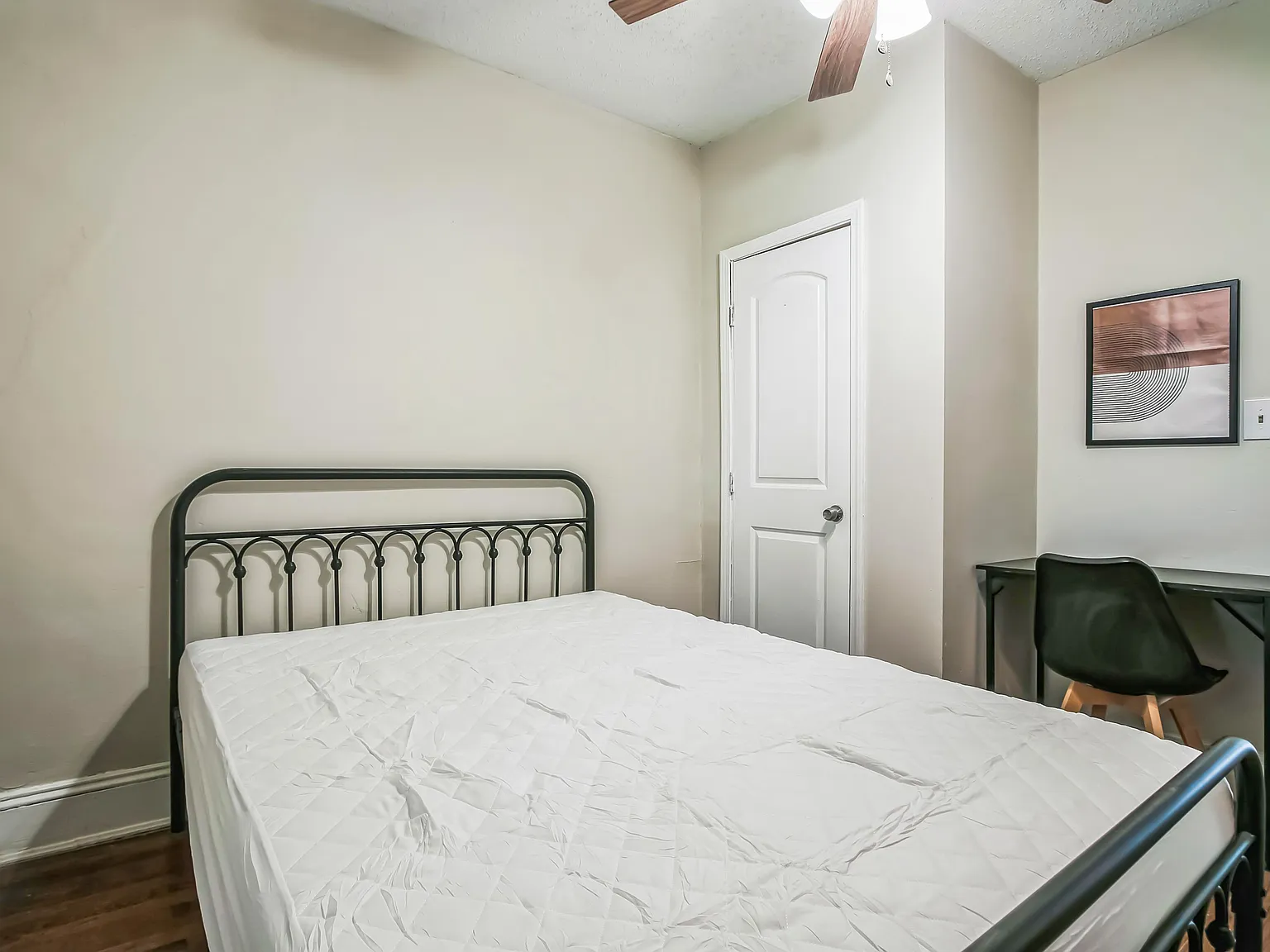 4 bed, 3.0 bath, 3015 sqft, $854 — Photo 2