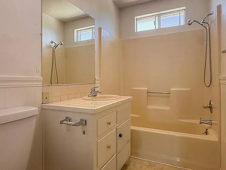 569 Huntington Rd — Photo 7