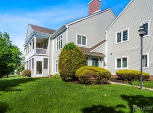 40 Rutland Ln, Monroe Township, NJ 08831