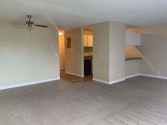 2nd image of 3223 S 160th St #B6hwa5sk1