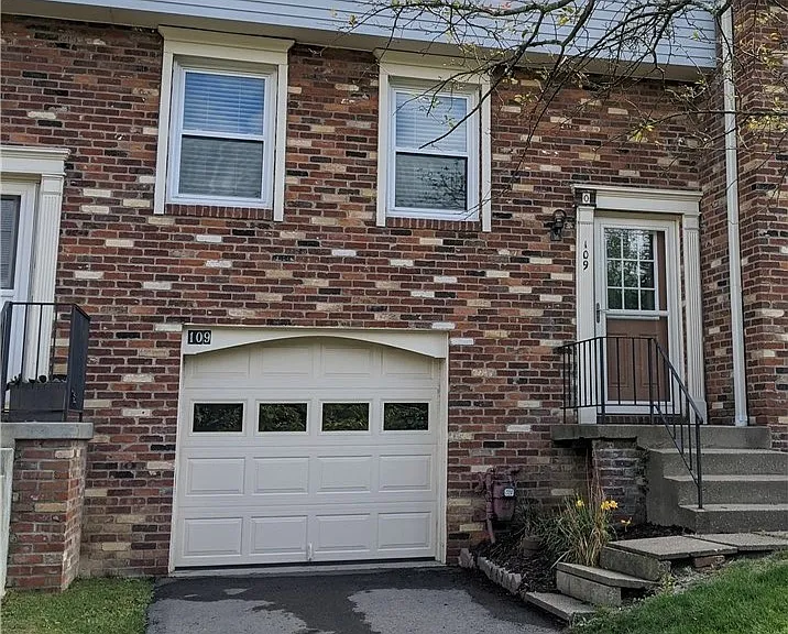 109 Scott Ln — Photo 3