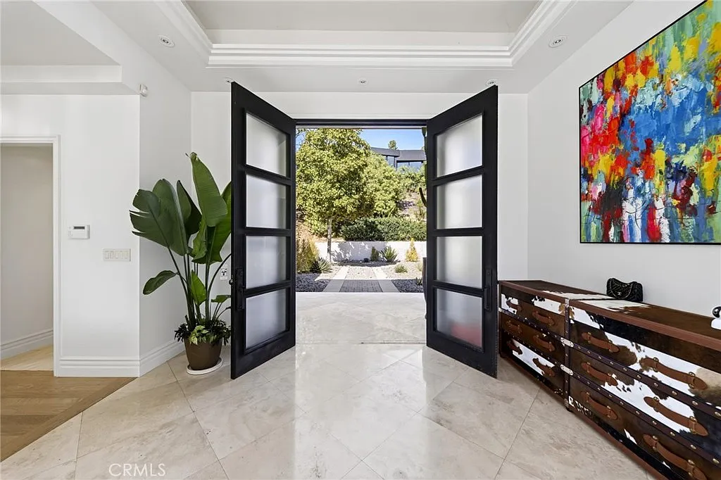 7 bed, 10.0 bath, 5485 sqft, $55,000 — Photo 3