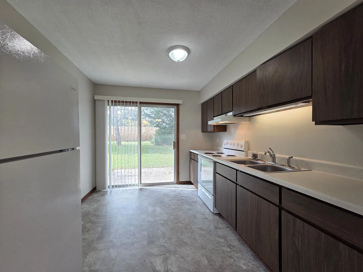 2 bed, 1.0 bath, 980 sqft, $1,350 — Photo 2