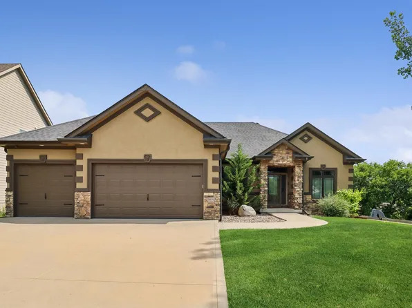 16636 Tanglewood Dr, Clive, IA 50325