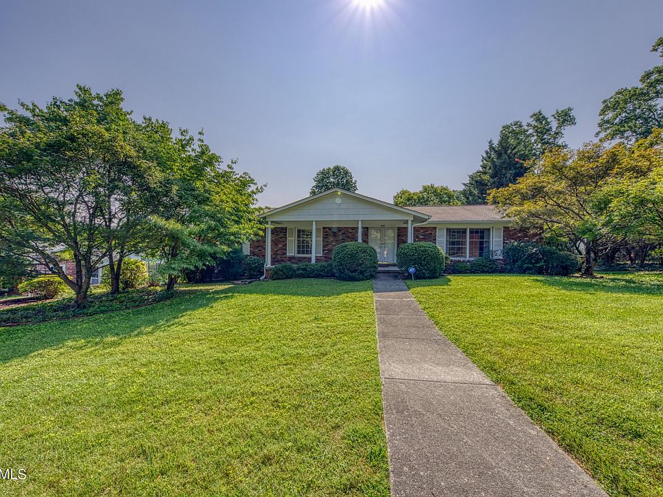 1st image of 208 Essex Dr
