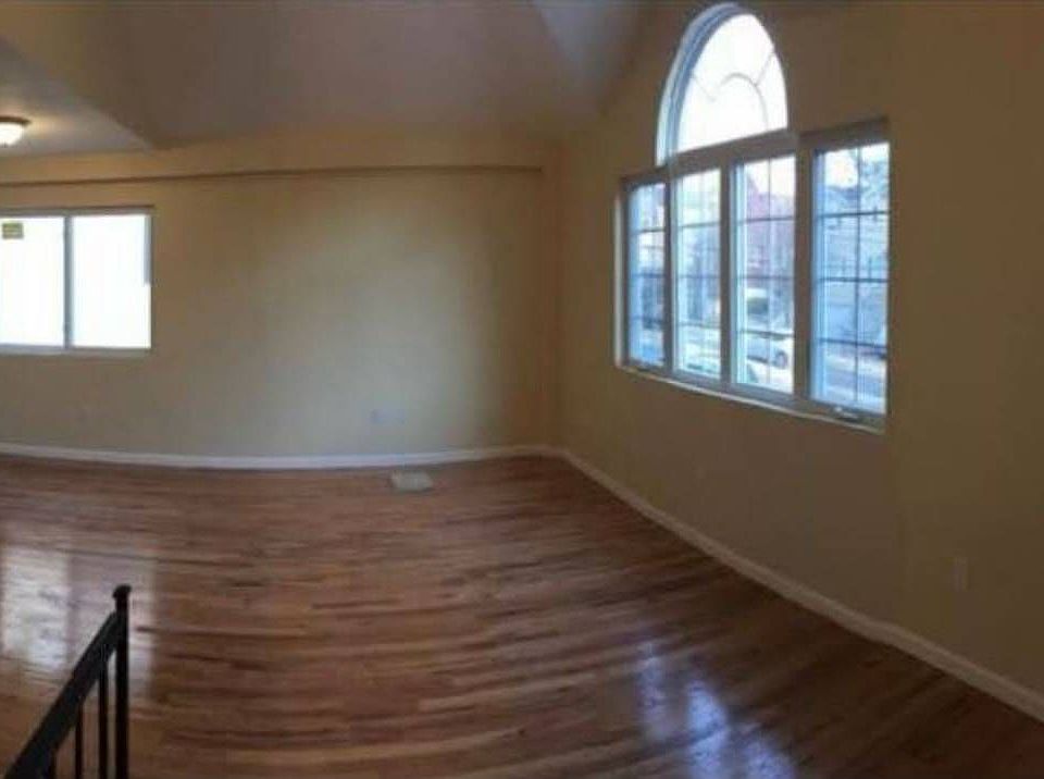 2nd image of 452 Bradley Ave #B