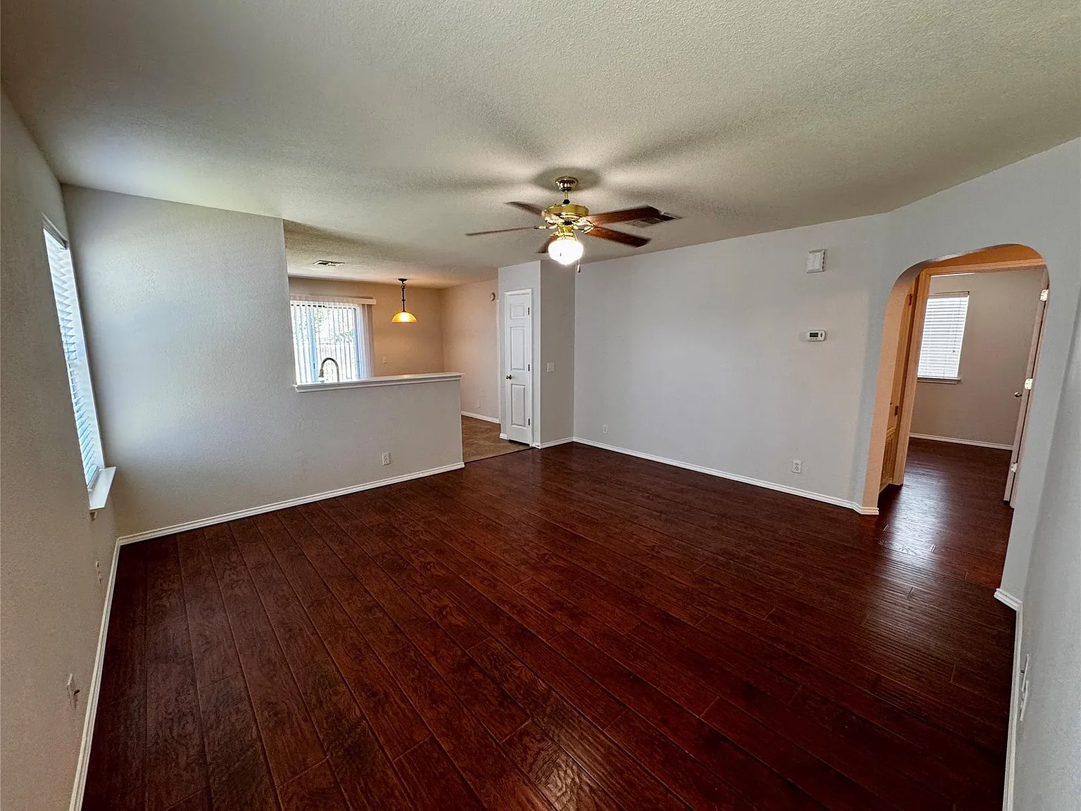 3 bed, 2.0 bath, 1058 sqft, $1,750 — Photo 3