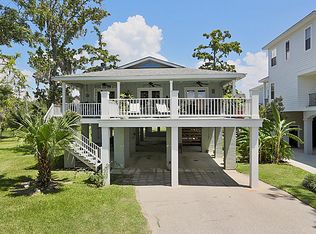 2835 Lakeshore Dr, Mandeville, LA 70448