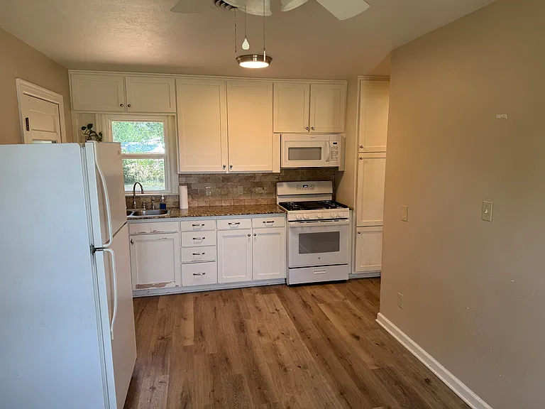 1120 E 5th Ave — Photo 3