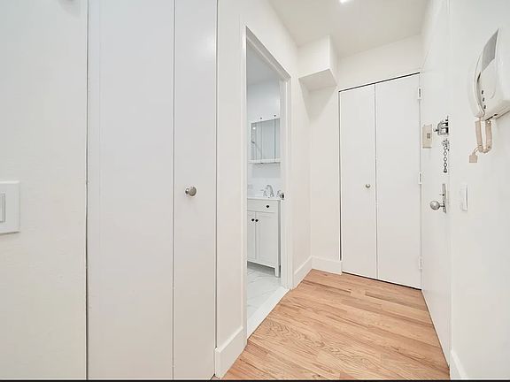 3rd image of 337 W 43rd St APT 3C
