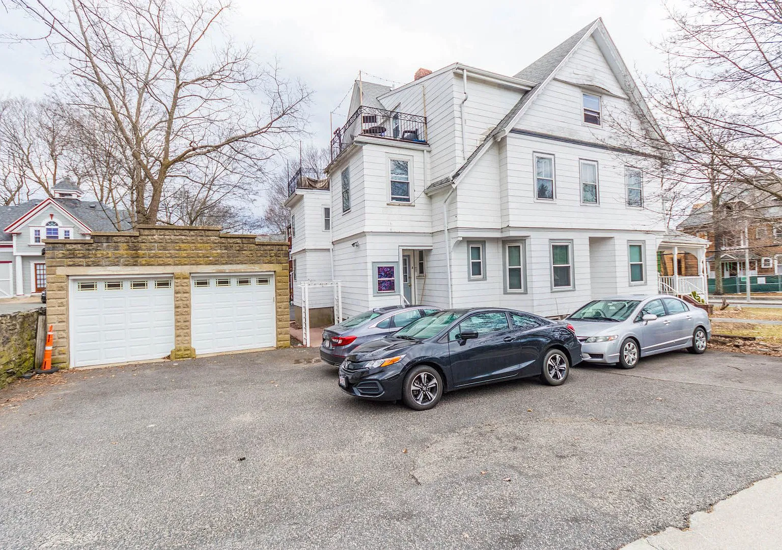 NO FEE Modern 2 Bed with Rooftop Deck & 2 Parking Spots included! Luxury Appliances, Sunny and Sp... — Photo 4