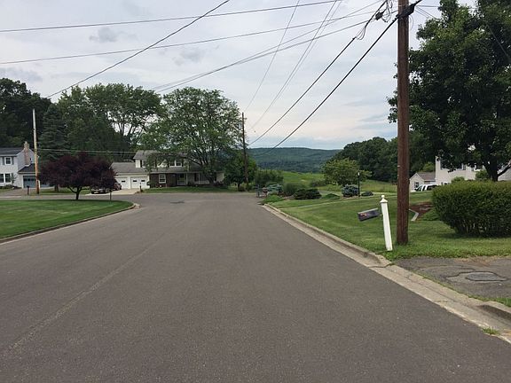 4th image of 3 Elmwood Dr