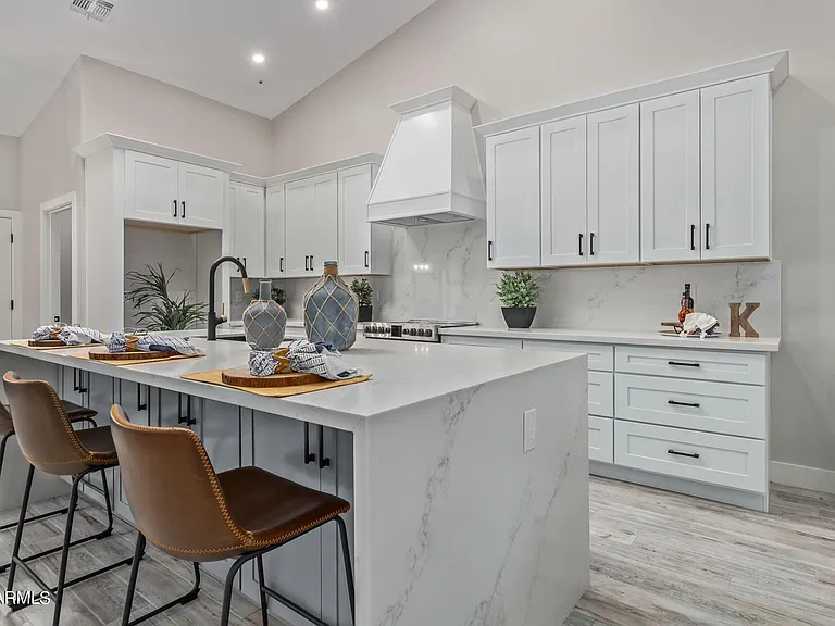 8941 E Maple Dr — Photo 12