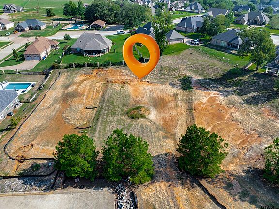3rd image of 308 Colton Cv