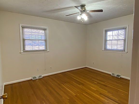 3rd image of 563 Cricklewood Dr