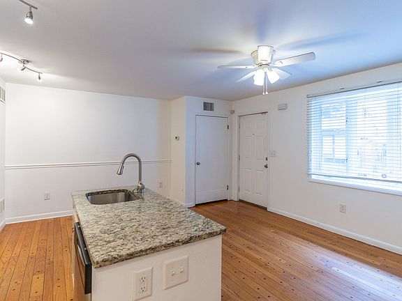 5th image of 804 S Warnock St