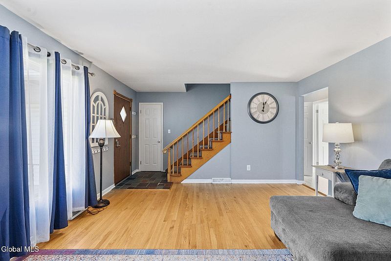 5th image of 72 Ahl Avenue