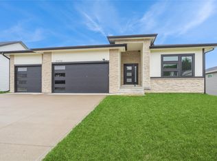 2938 NE Brentwood Cir, Grimes, IA 50111