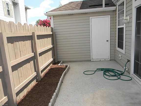 3rd image of 1210 Daylily Dr