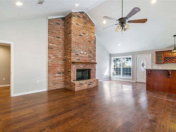 4th image of 6906 Lake Willow Dr