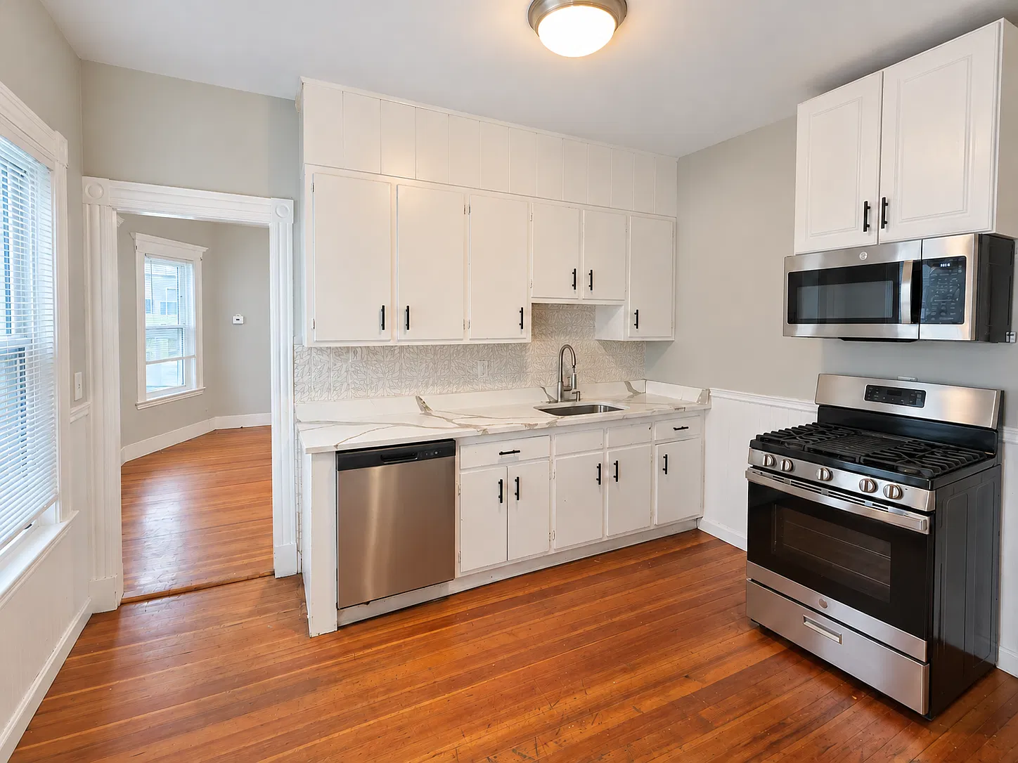 3 bed, 1100 sqft, $2,775 — Photo 2
