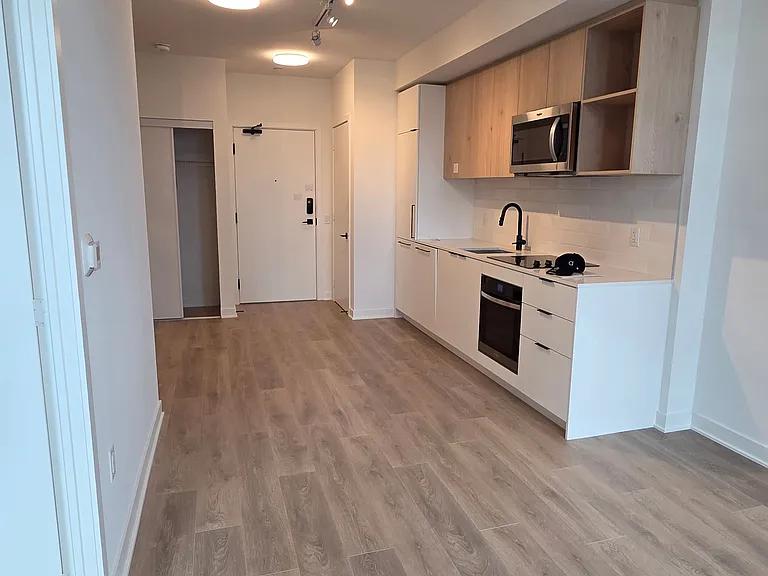 1185 Dupont St #808 — Photo 5