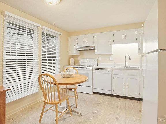 3rd image of 8061 Highfield Ct #287