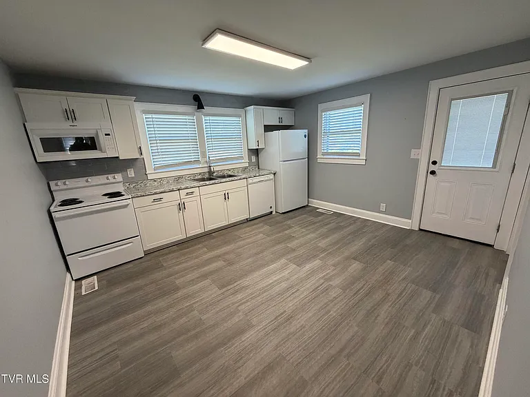 2505 Catherine St — Photo 3