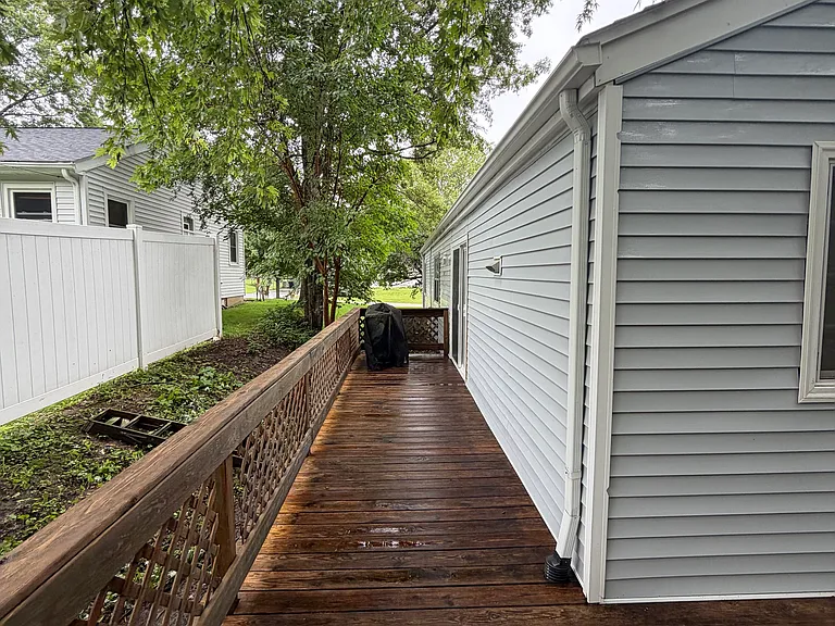 3260 E Prairie St — Photo 3