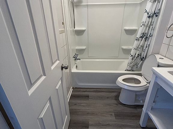 5th image of 14626 Clifton Blvd #2