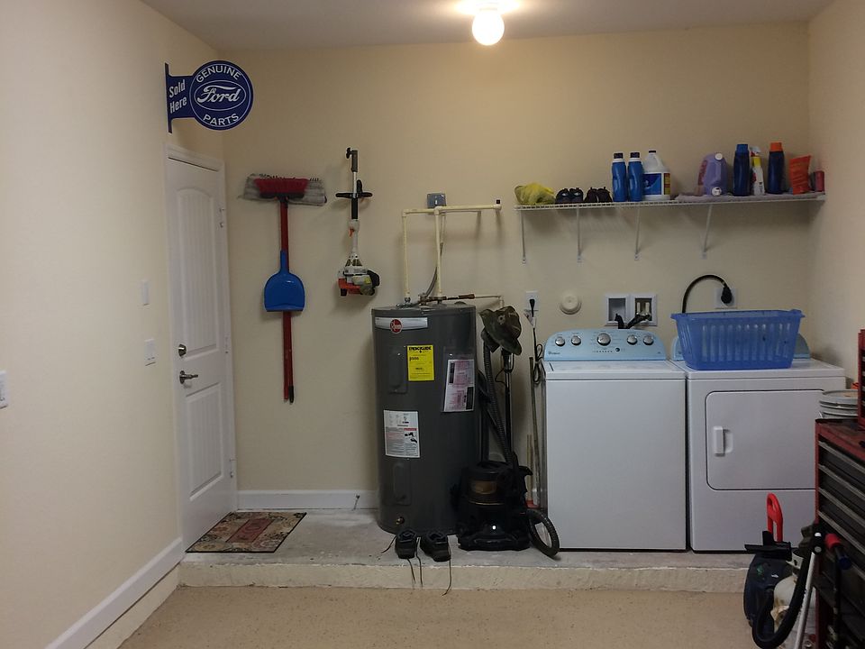 1 car garage & laundry room