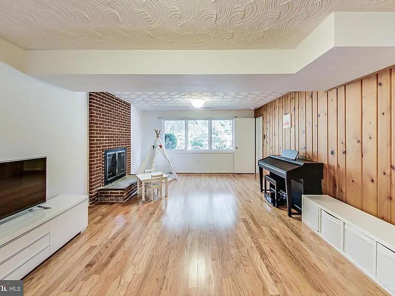 6515 E Halbert Rd — Photo 7