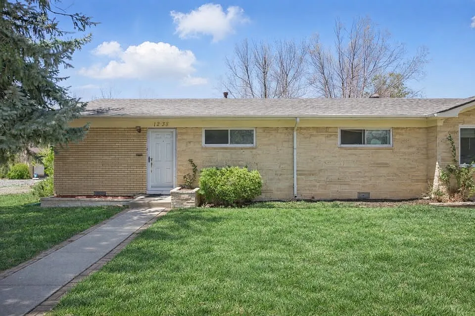 3 bed, 1000 sqft, $1,695 — Photo 2
