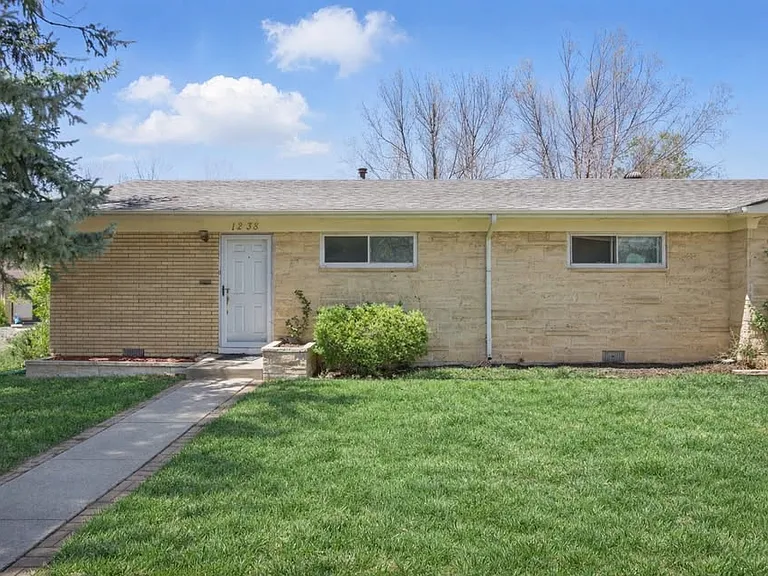 1238 Janes Ln — Photo 2