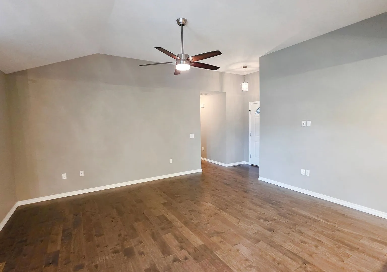 Beautifully Updated 3-Bedroom Home with 3-Car Garage & Workshop — Photo 3