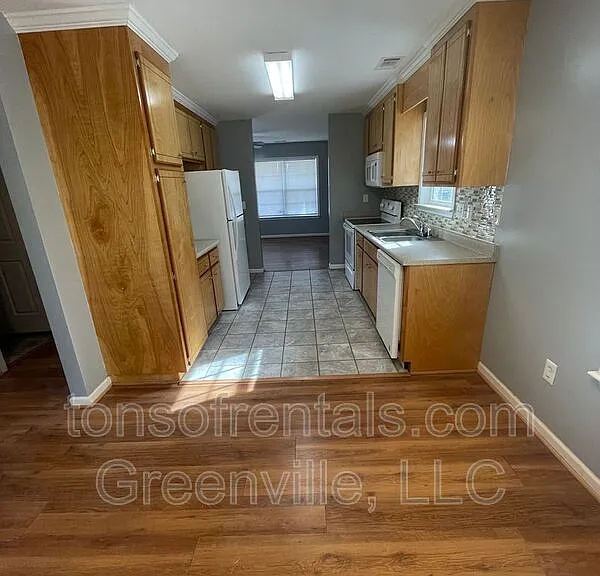 305 Scott St — Photo 10