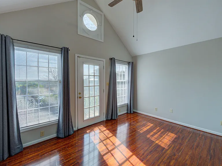 728 Blanding St — Photo 15
