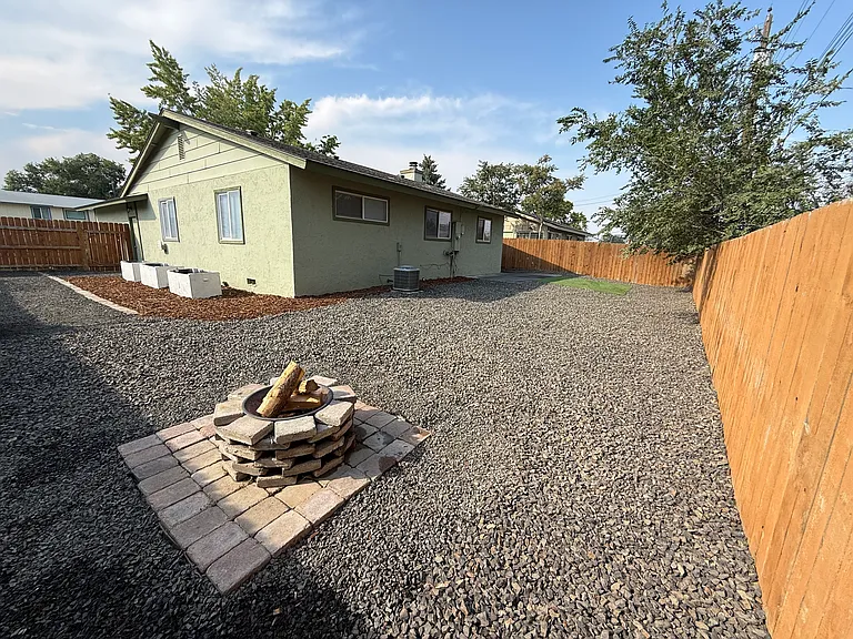 2703 W Texas St — Photo 29