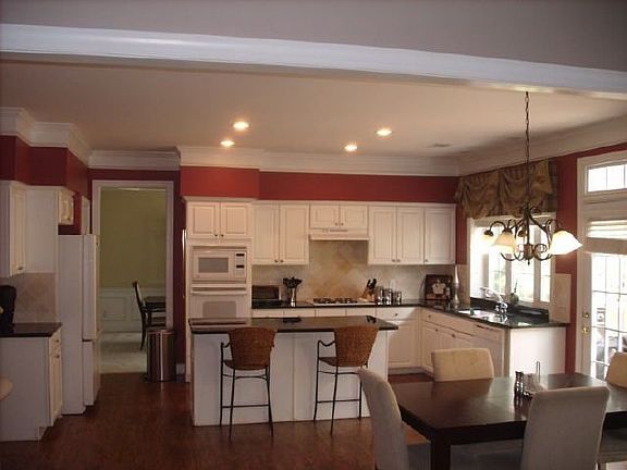 2nd image of 1303 Calderwood Ct SE