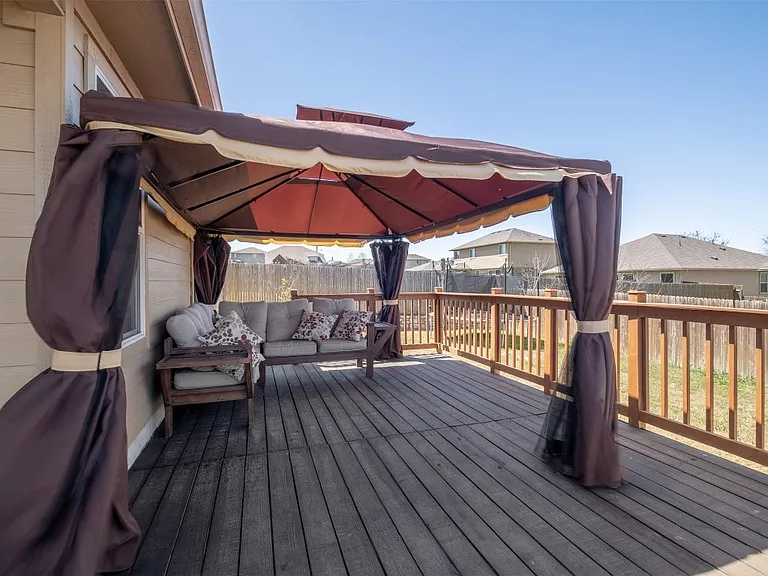 118 Leona River Trl — Photo 48