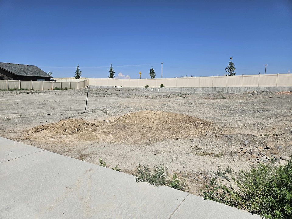 1st image of 685 Anela Ln