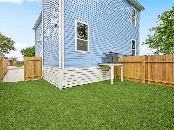 3217 Pakenham Dr, Chalmette, LA 70043