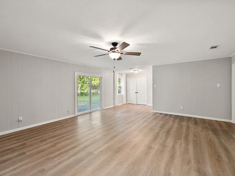 2604 Fairmont Cir — Photo 8