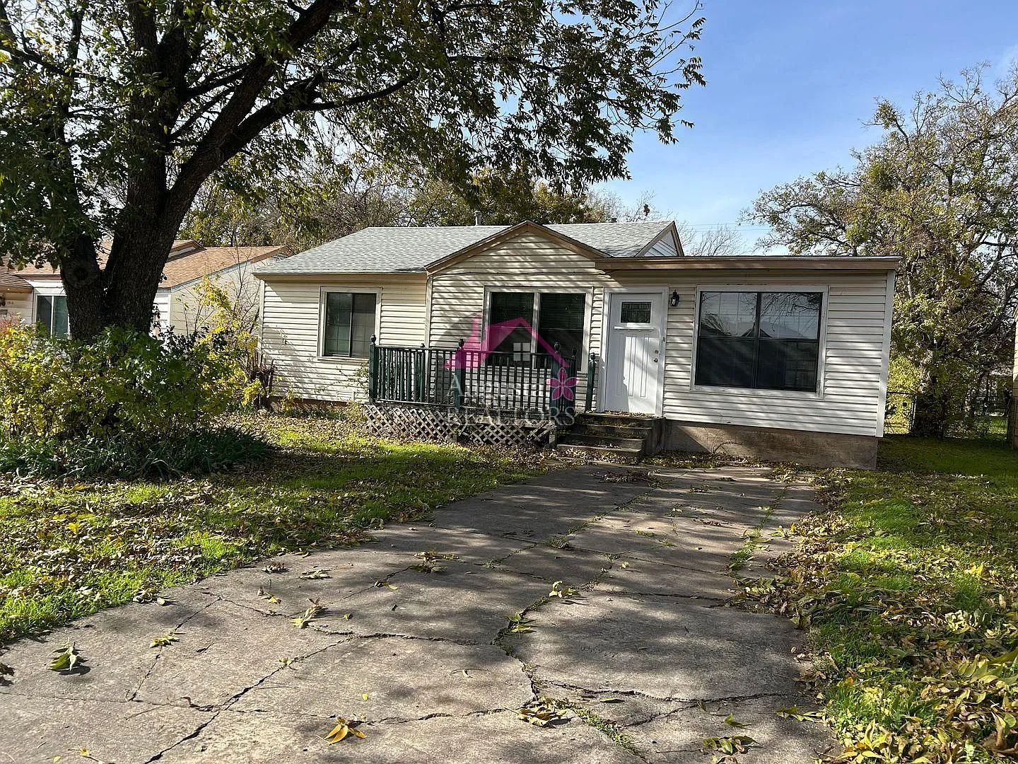 3 Bed 1 Bath!! — Photo 1