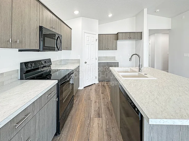 411 Gold Nugget Ave — Photo 5