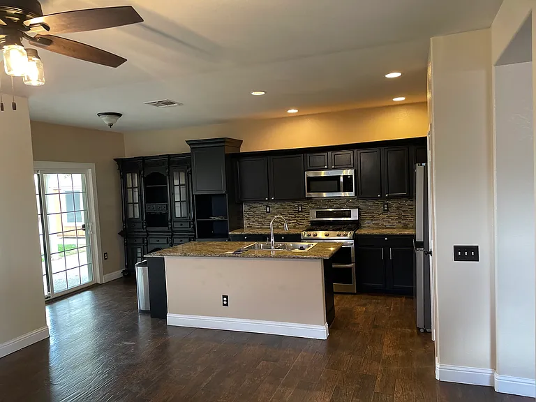 8408 Zinnia Way — Photo 2