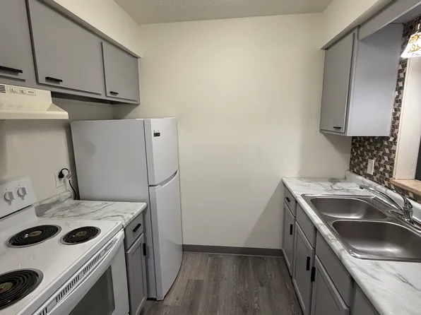 931 Old Marion Rd NE #208, Cedar Rapids, IA 52402