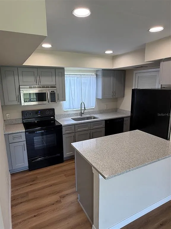 2 bed, 2.0 bath, 900 sqft, $1,450 — Photo 3